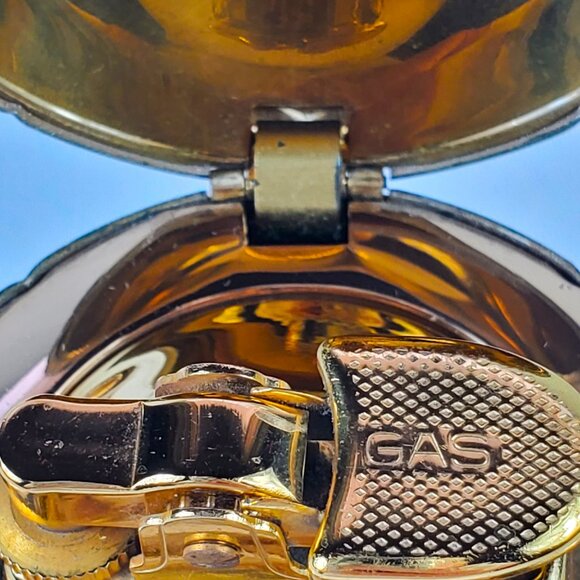 1960’s VINTAGE FRENCH GOLDTONE TABLE CIGARETTE EMPTYLIGHTER BL & WH SOCCERBALL - Picture 6 of 10